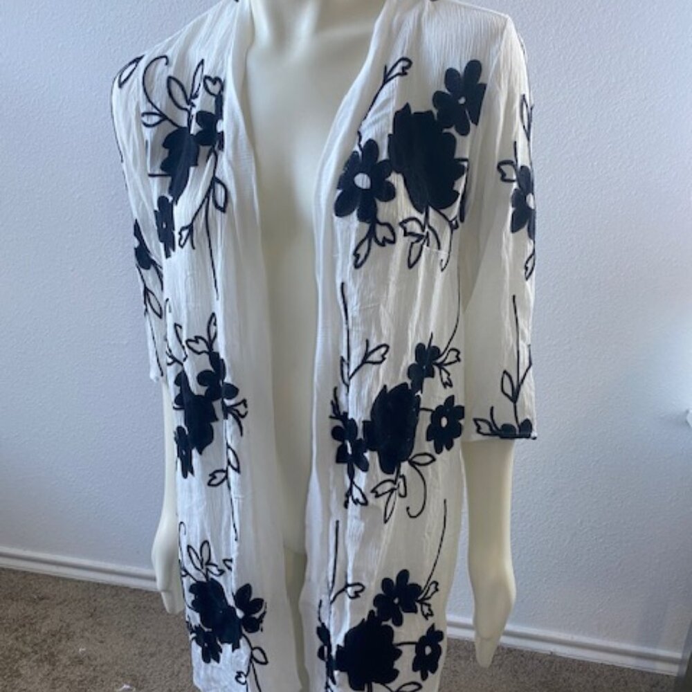 Liv Los Angeles Black White Floral Open Dust Kimono Cover Up Size S